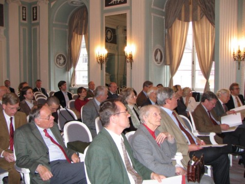 W pierwszym rzędzie: Prof. J. Bahlcke, baronowa Z. Aretin, hrabia H. U. Schaffgotsch